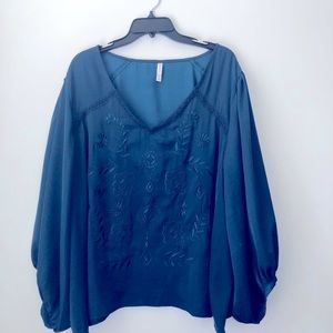 2XL pre loved top with design print